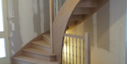 Dachary Escalier Gironde Balustres Metalliques Avec Viroles Acier Et Limon Interieur