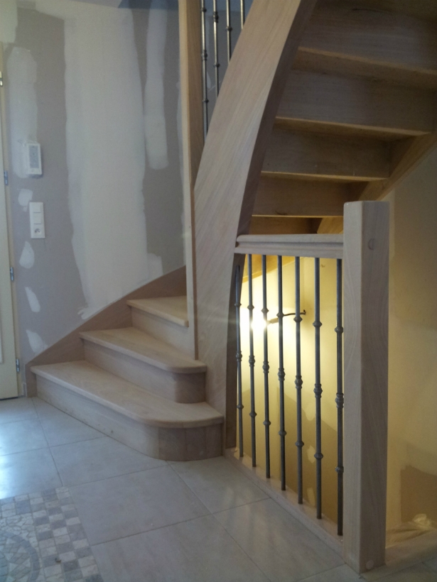 Dachary Escalier Gironde Balustres Metalliques Avec Viroles Acier Et Limon Interieur Specifique
