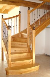 Dachary Escalier Gironde Marche De Depart Arrondie De 2 Cotees Balustres Metalliques Avec Viroles Fontes Et Boule Fonte Sur Tete De Poteau